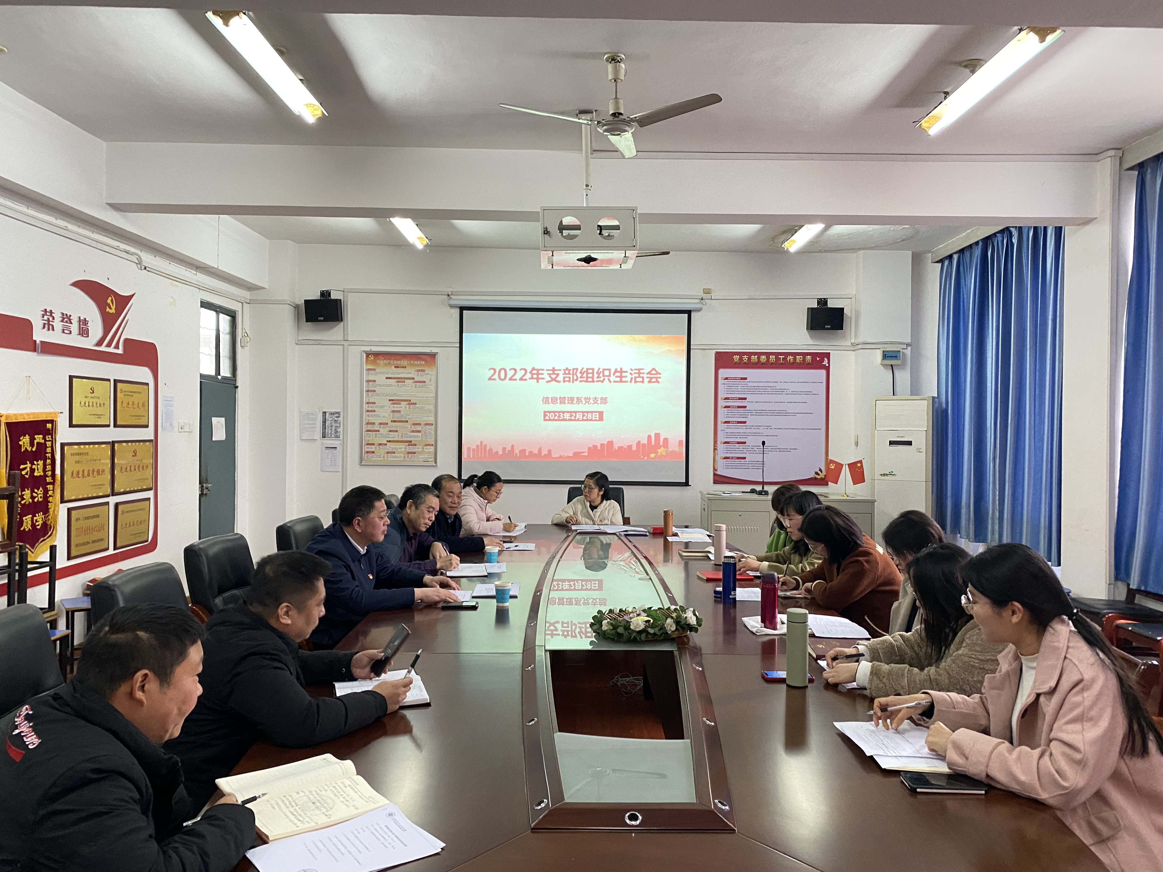 信息管理系黨支部赴江西省圖書館開(kāi)展主題黨日活動(dòng)